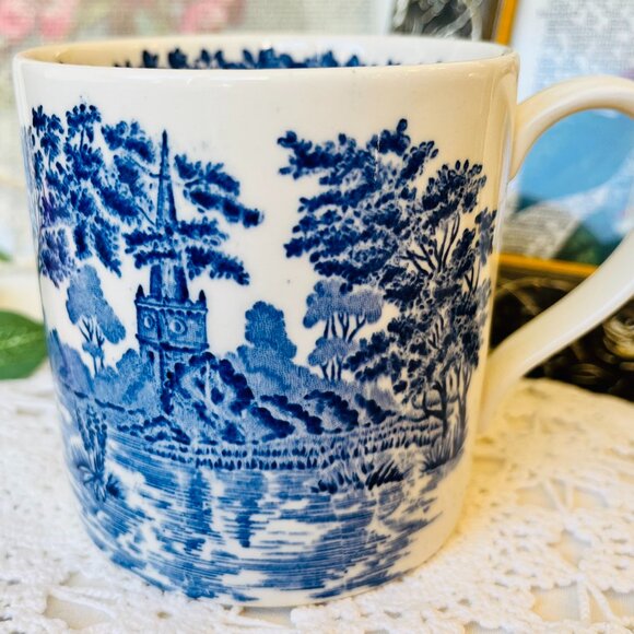 Wedgwood Romantic England Blue and White Mug - Picture 1 of 10